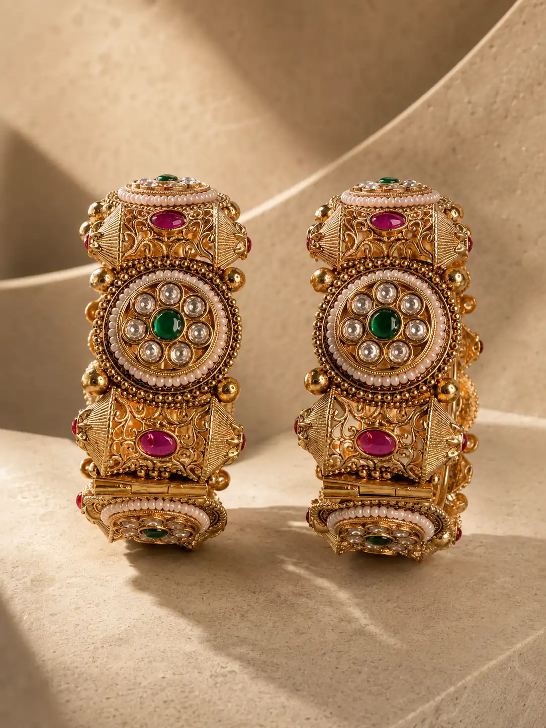 rajwada-gulbagh-green-medallion-kada-pair