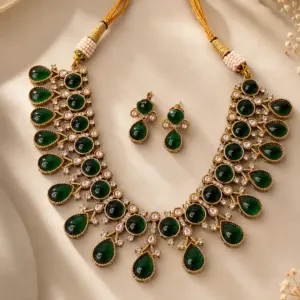 green round and teardrop necklace set – Rajvalli Green Round & Teardrop Necklace Set
