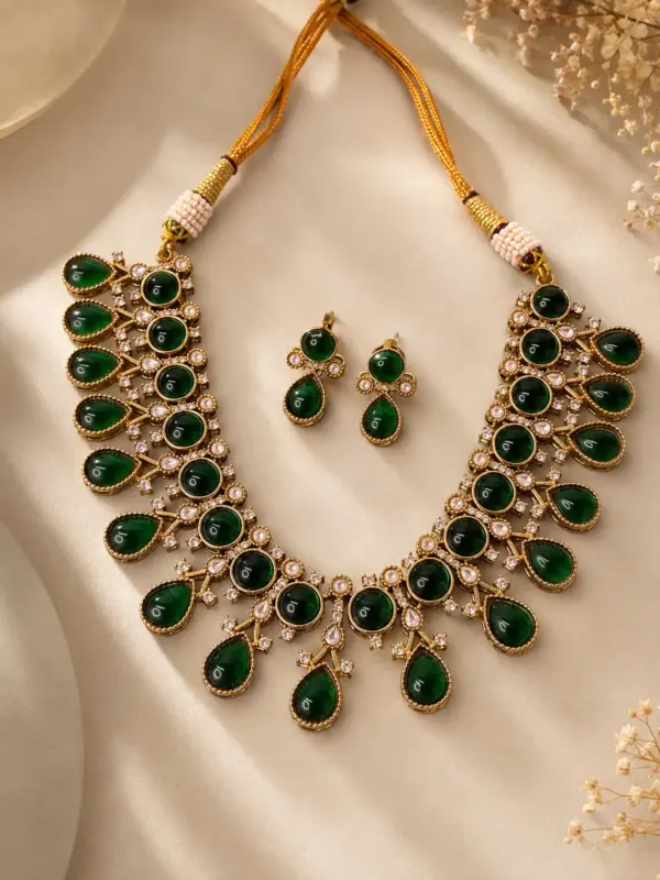 green round and teardrop necklace set – Rajvalli Green Round & Teardrop Necklace Set