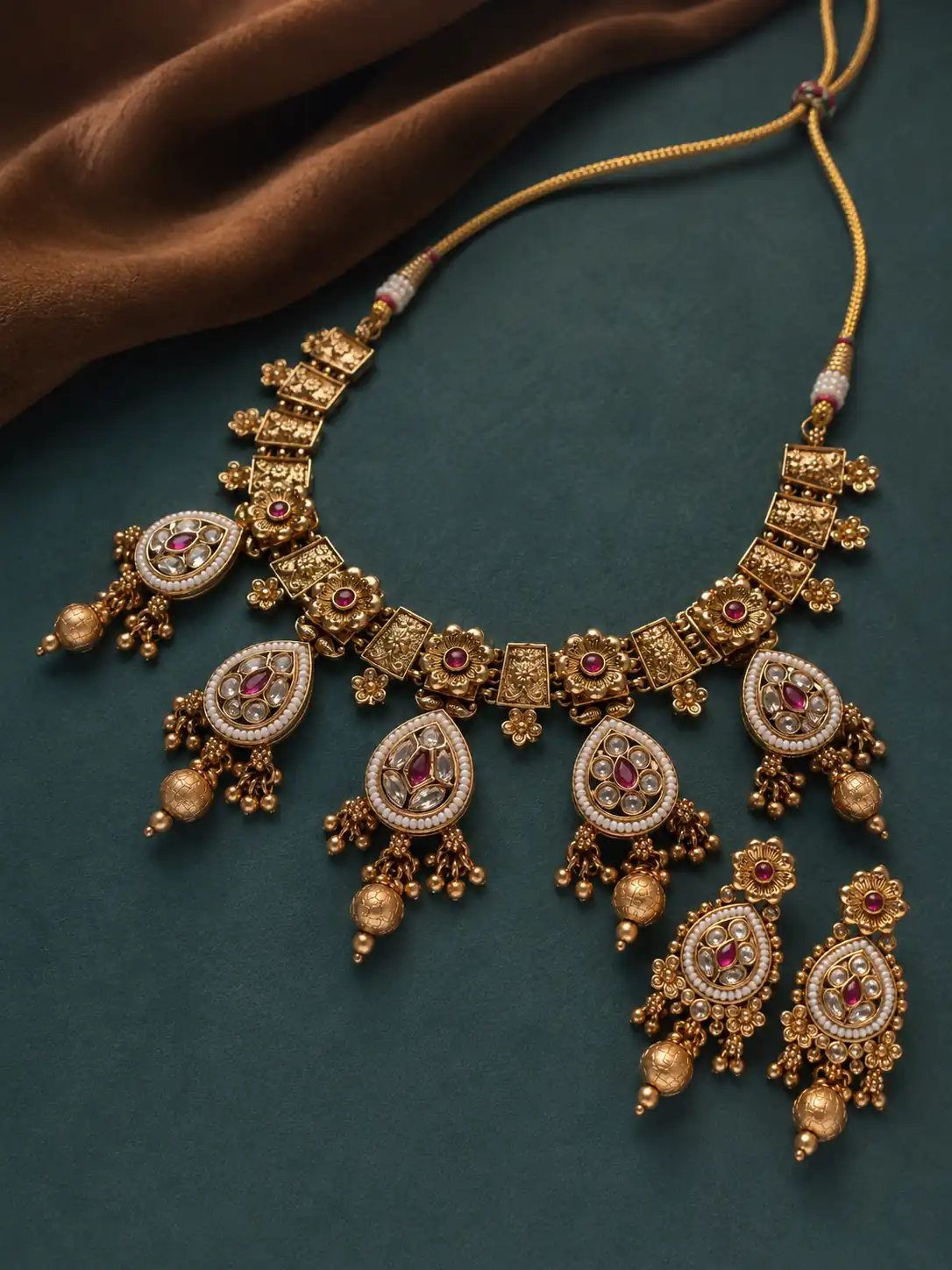 rajkumari-pink-teardrop-medallion-necklace-set